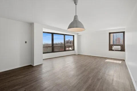 $179,000 | 5050 South East End Avenue, Unit 8D, Chicago, IL 60615