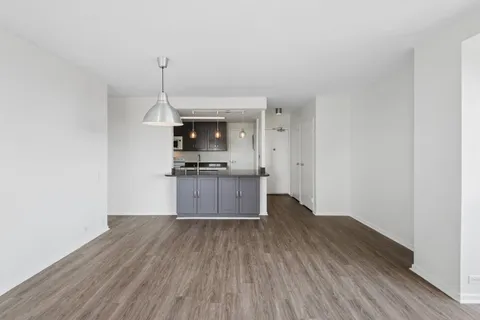 $179,000 | 5050 South East End Avenue, Unit 8D, Chicago, IL 60615