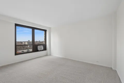 $179,000 | 5050 South East End Avenue, Unit 8D, Chicago, IL 60615
