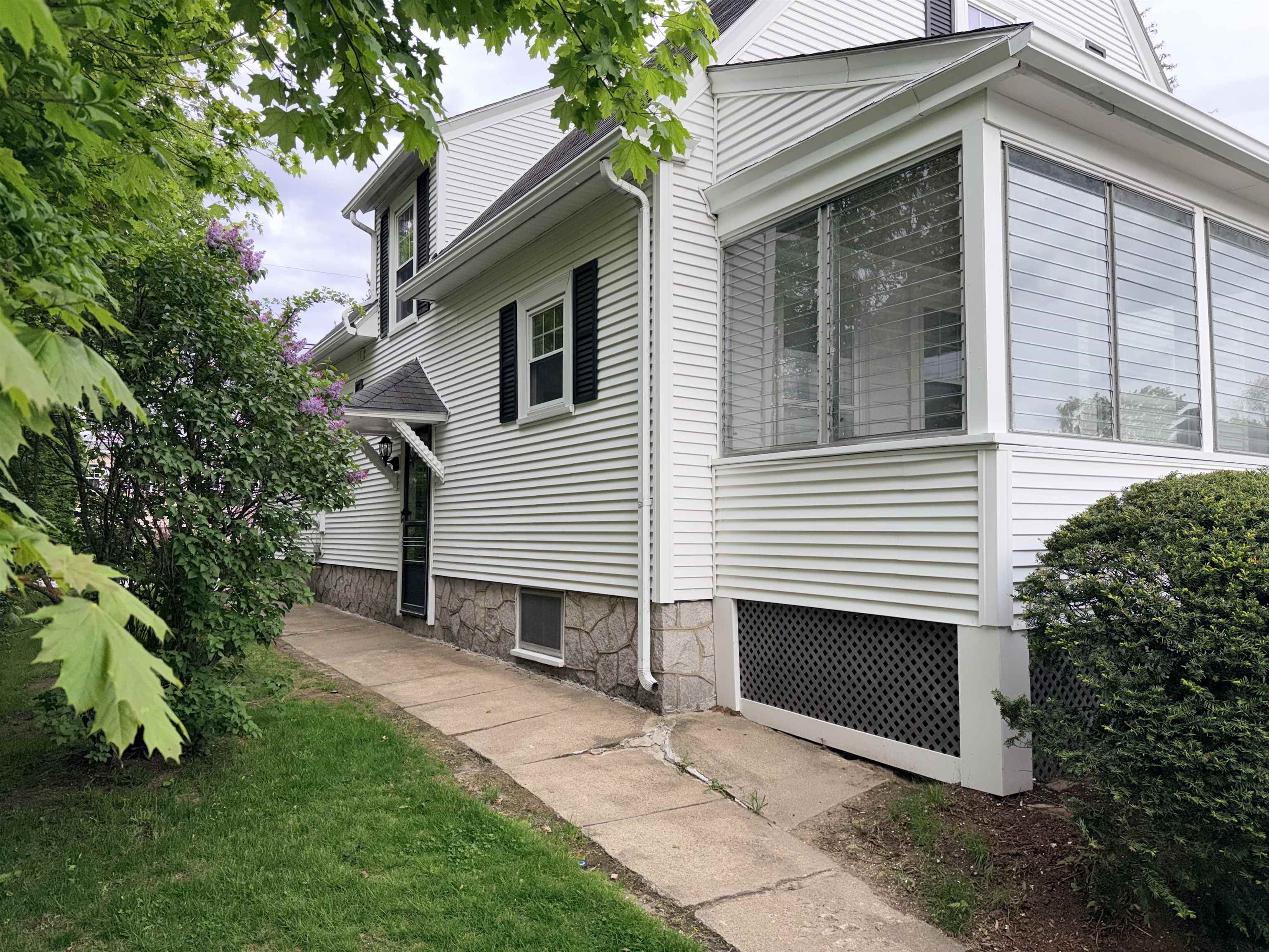 406 East High Street Manchester, NH 03104 - Photo 6 of 49