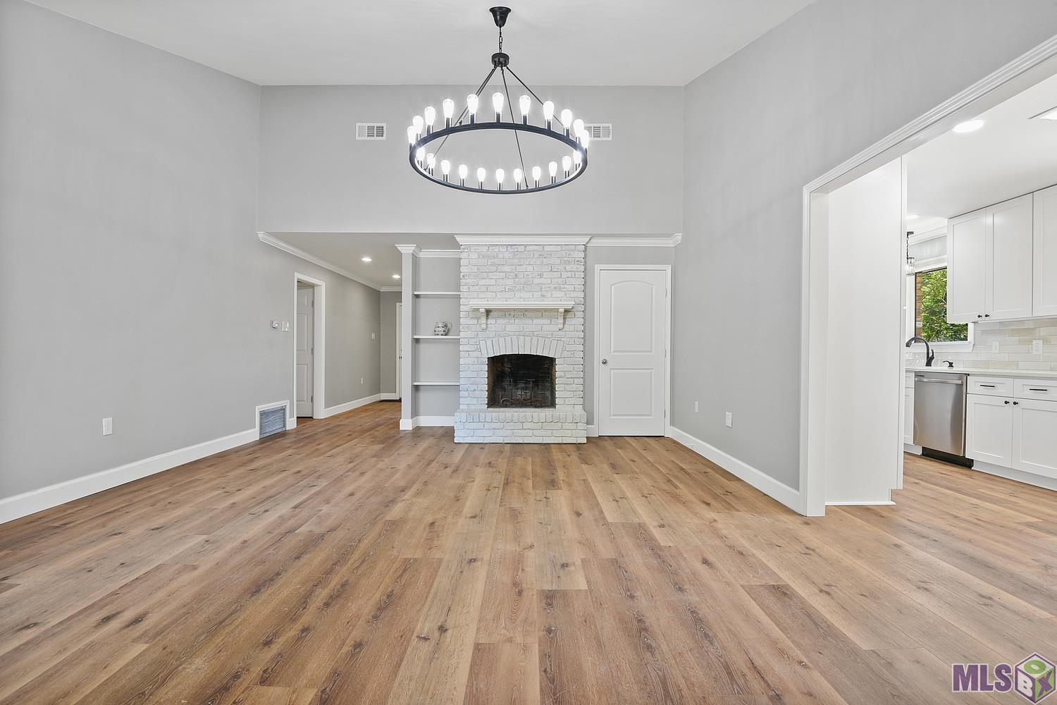 365 Court Street Baton Rouge, LA 70810 - Photo 7 of 19 Living Room