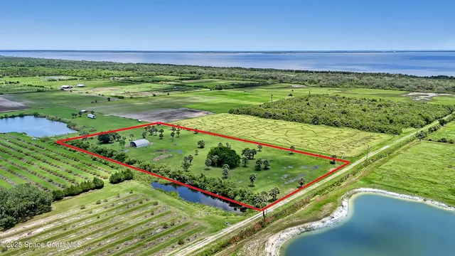 a view of a lush green field