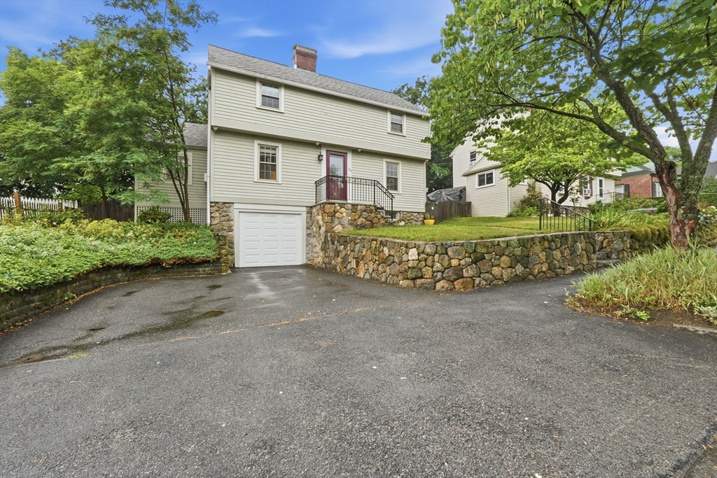 154 Barnard Road Worcester, MA 01605 - Photo 2 of 29
