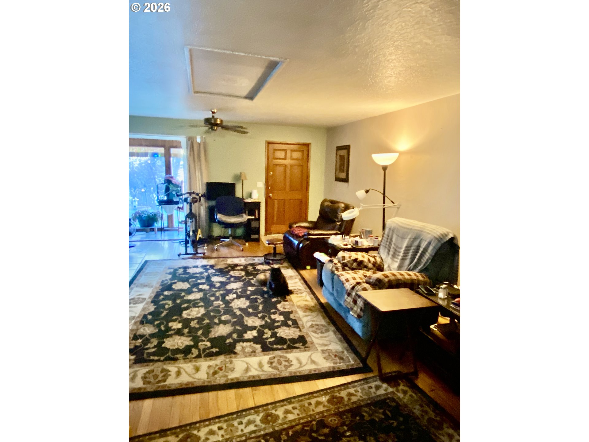 101 Northwest 107th Street Vancouver, WA 98685 - Photo 6 of 27 a living room with furniture and a table