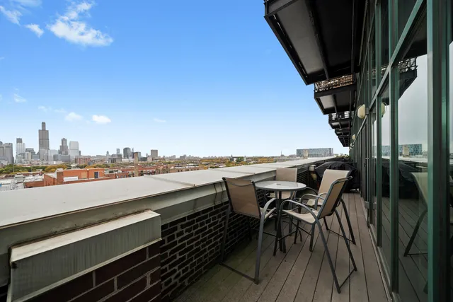 $375,000 | 1645 West Ogden Avenue, Unit 702, Chicago, IL 60612