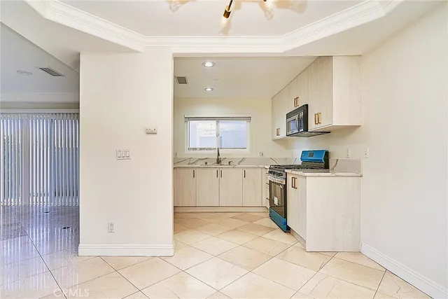 $829,000 | 10357 Commerce Avenue, Unit 7, Tujunga, CA 91042