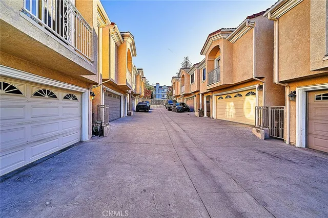 $829,000 | 10357 Commerce Avenue, Unit 7, Tujunga, CA 91042
