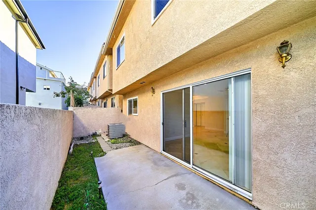 $829,000 | 10357 Commerce Avenue, Unit 7, Tujunga, CA 91042