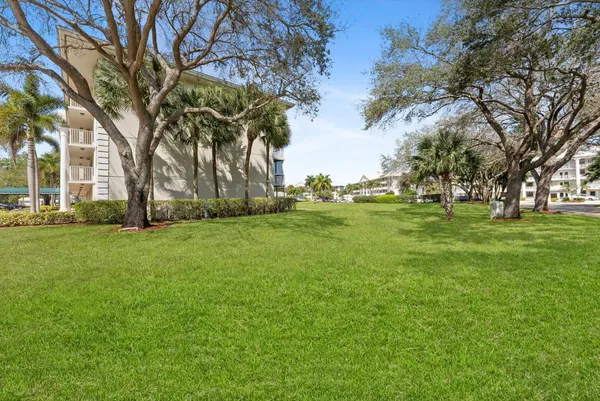 $249,900 | 6217 Balboa Circle, Unit 106, Boca Raton, FL 33433