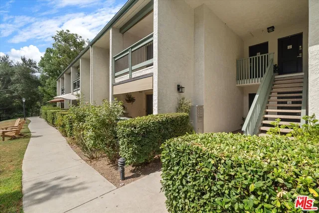 a view of a backyard with pathway
