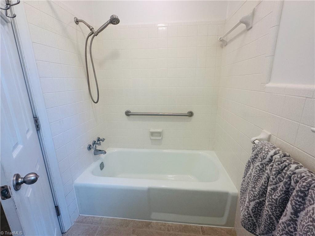 4261 Witherow Road Winston-Salem, NC 27106 - Photo 23 of 40 Main bath