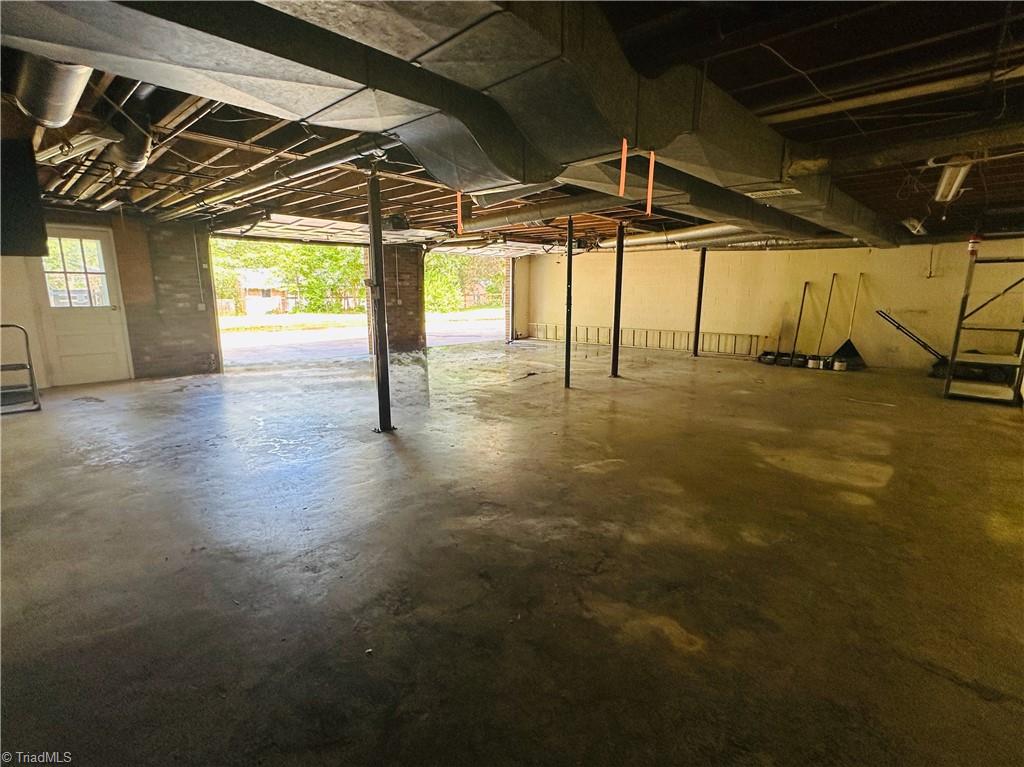 4261 Witherow Road Winston-Salem, NC 27106 - Photo 40 of 40 Basement garage