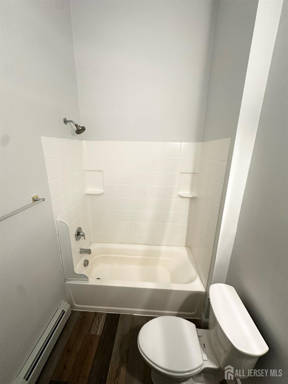 55 Cutters Dock Road, Unit B Woodbridge, NJ 07095 - Photo 11 of 13 a bathroom with a toilet a sink and bathtub