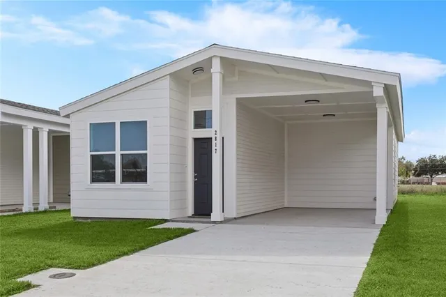 $220,000 | 2817 Live Oak Drive, Gretna, LA 70056