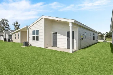 $220,000 | 2817 Live Oak Drive, Gretna, LA 70056