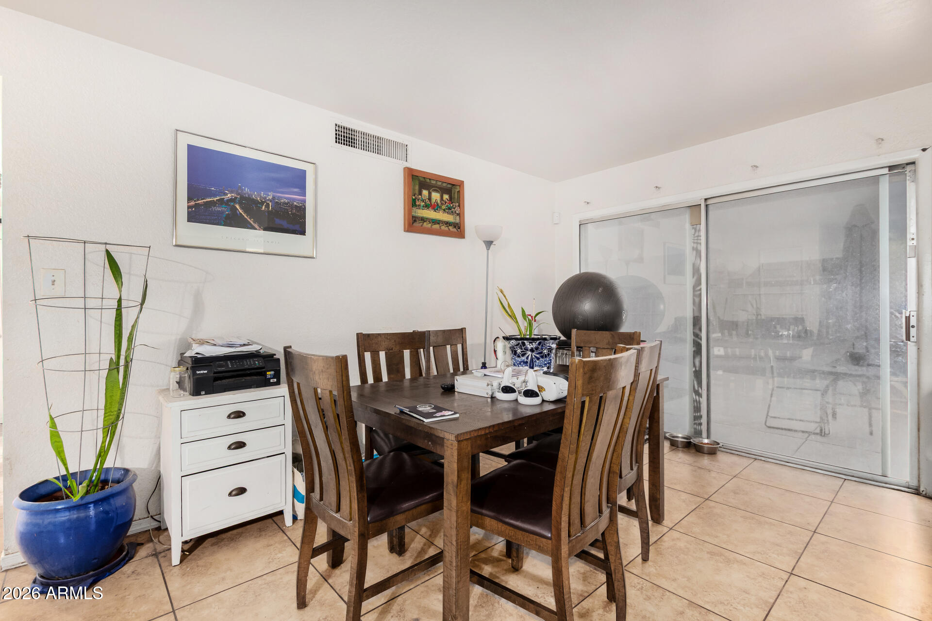 7522 West Cheery Lynn Road Phoenix, AZ 85033 - Photo 5 of 14 a view of a workspace with furniture