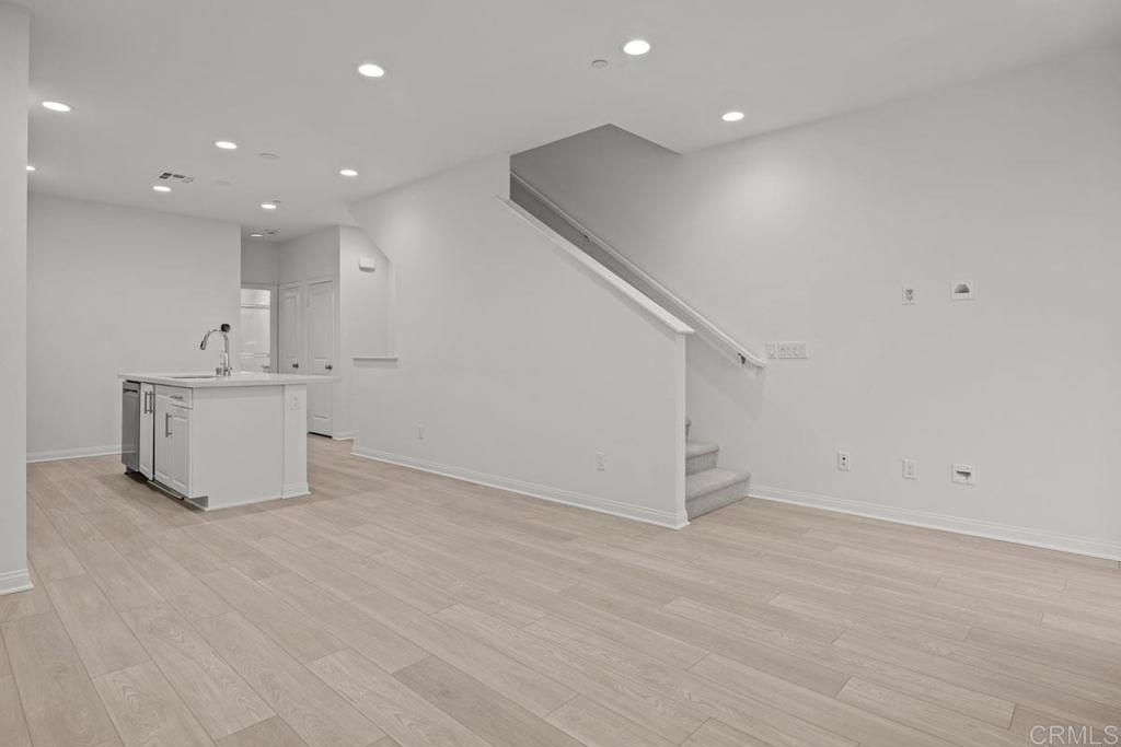 520 Cobblestone Court El Cajon, CA 92020 - Photo 6 of 24 a view of a big room with closet and windows