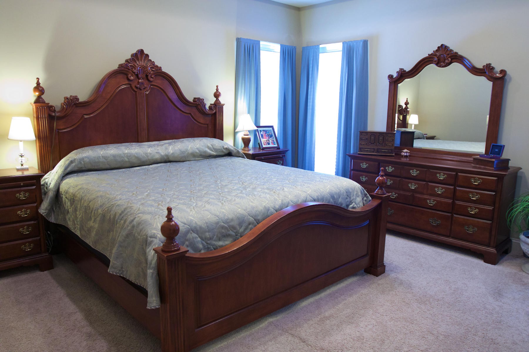 113 Crossroads Boulevard Oak Ridge, TN 37830 - Photo 14 of 24 a bedroom with a bed and a flat tv screen on dresser
