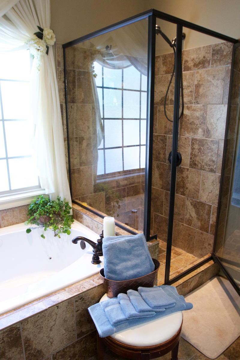 113 Crossroads Boulevard Oak Ridge, TN 37830 - Photo 17 of 24 a bathroom with a tub and shower