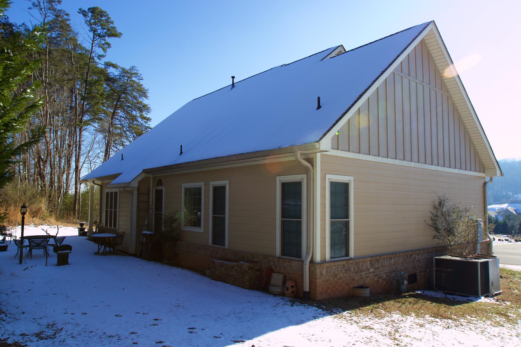 113 Crossroads Boulevard Oak Ridge, TN 37830 - Photo 23 of 24 a view of a house with a yard