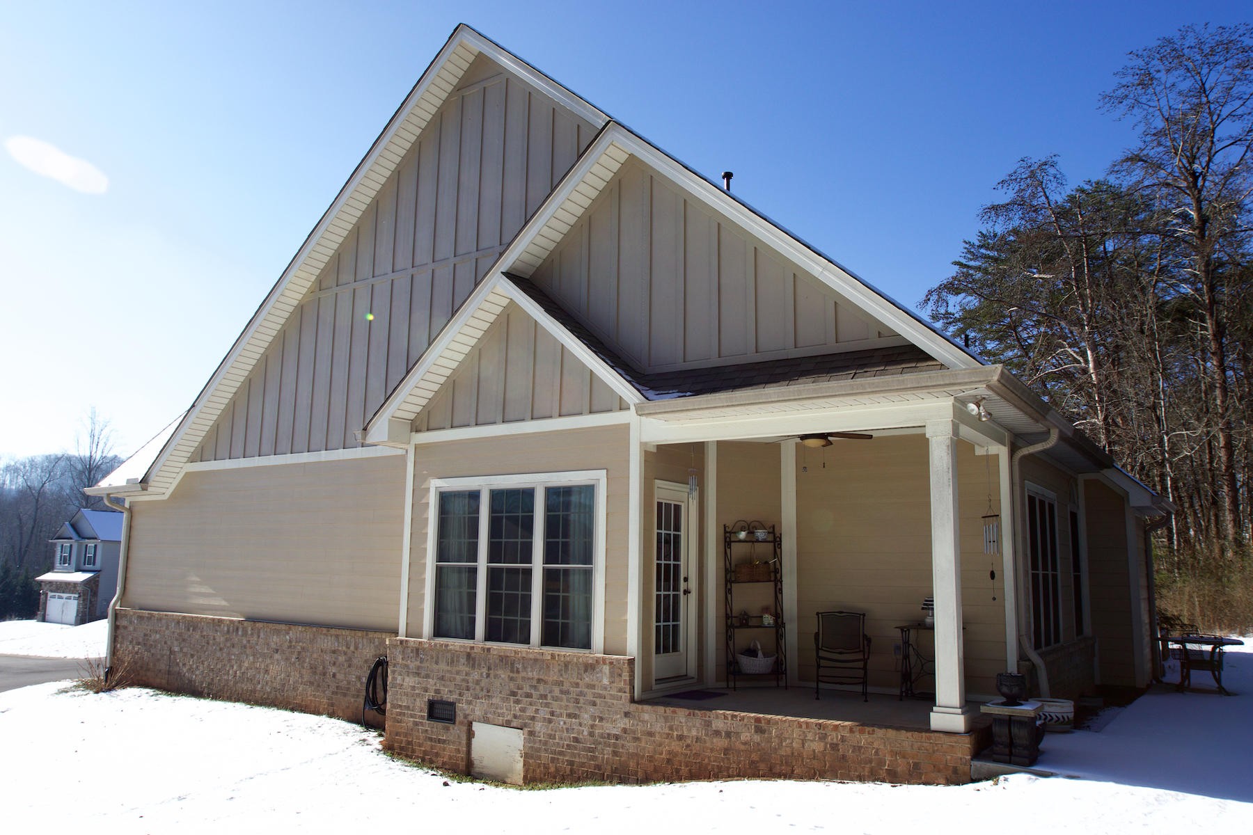 113 Crossroads Boulevard Oak Ridge, TN 37830 - Photo 24 of 24 a front view of a house with a garden