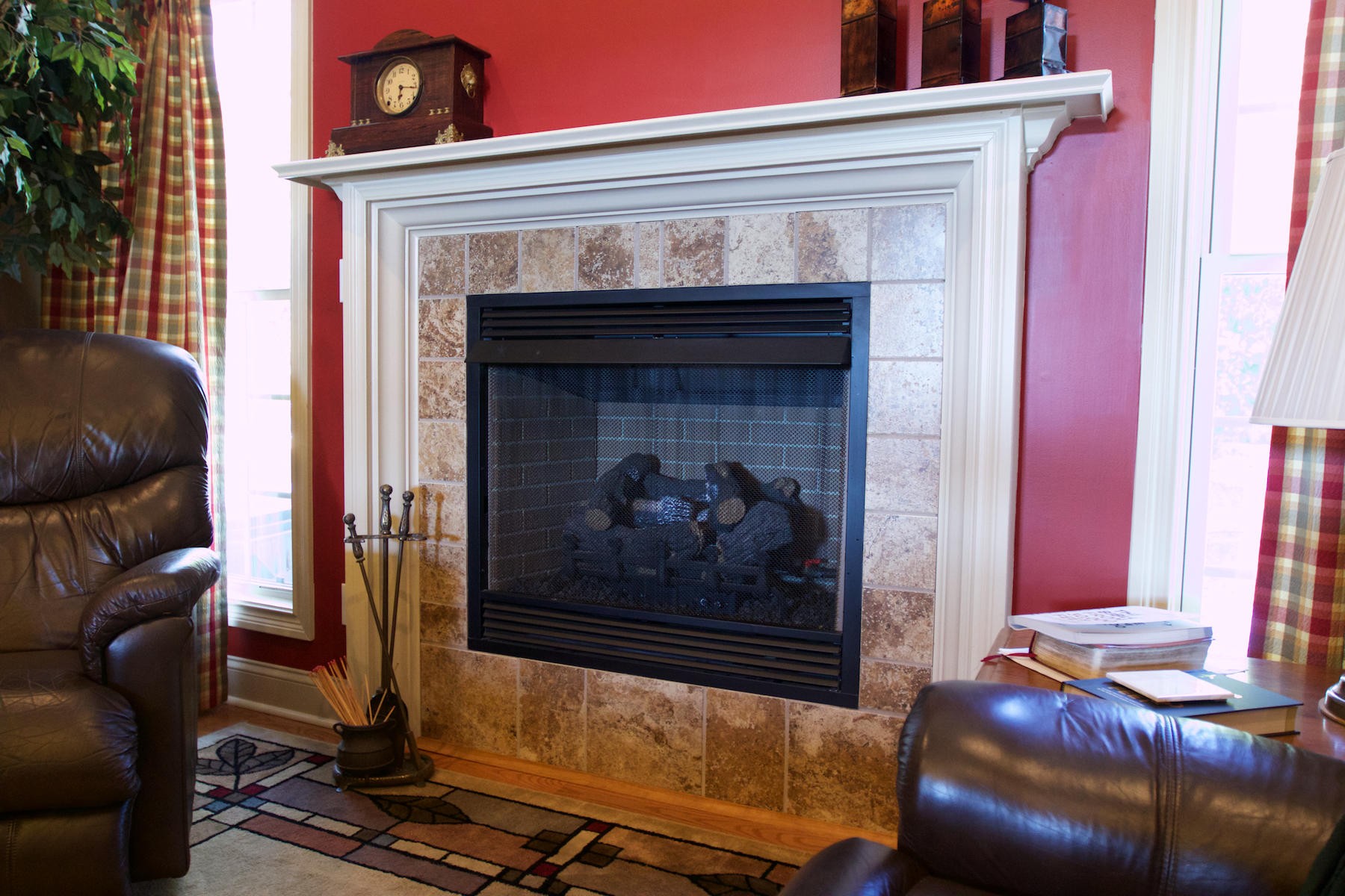 113 Crossroads Boulevard Oak Ridge, TN 37830 - Photo 4 of 24 a living room with furniture and a fireplace