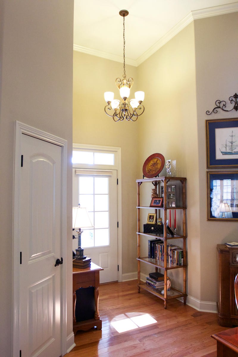 113 Crossroads Boulevard Oak Ridge, TN 37830 - Photo 6 of 24 a dining room with furniture and window