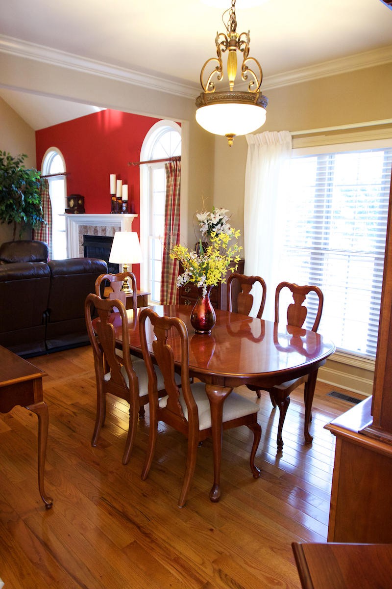 113 Crossroads Boulevard Oak Ridge, TN 37830 - Photo 7 of 24 a view of a dining room with furniture and wooden floor