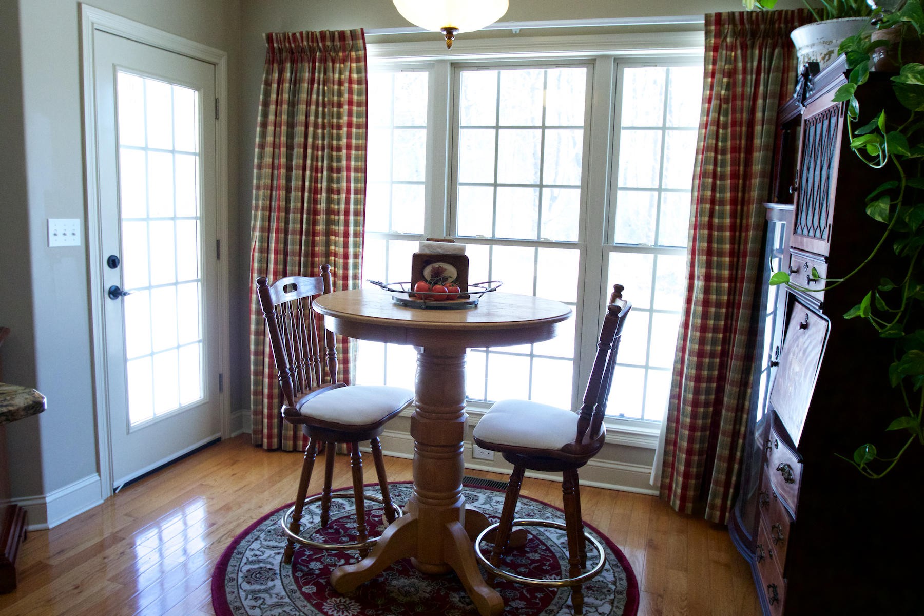 113 Crossroads Boulevard Oak Ridge, TN 37830 - Photo 9 of 24 a view of entryway with livingroom and furniture