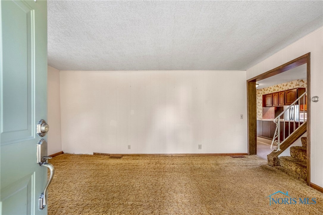 411 Farnsworth Road Waterville, OH 43566 - Photo 14 of 37 Living Room