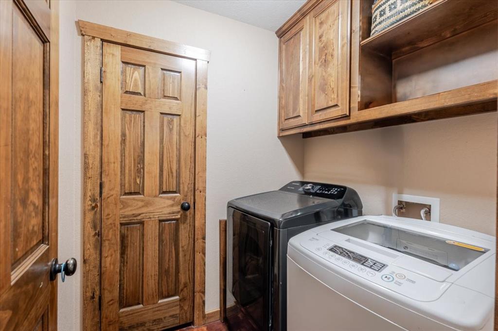 181 Savannah Drive Weatherford, TX 76087 - Photo 22 of 36 a utility room with dryer and washer