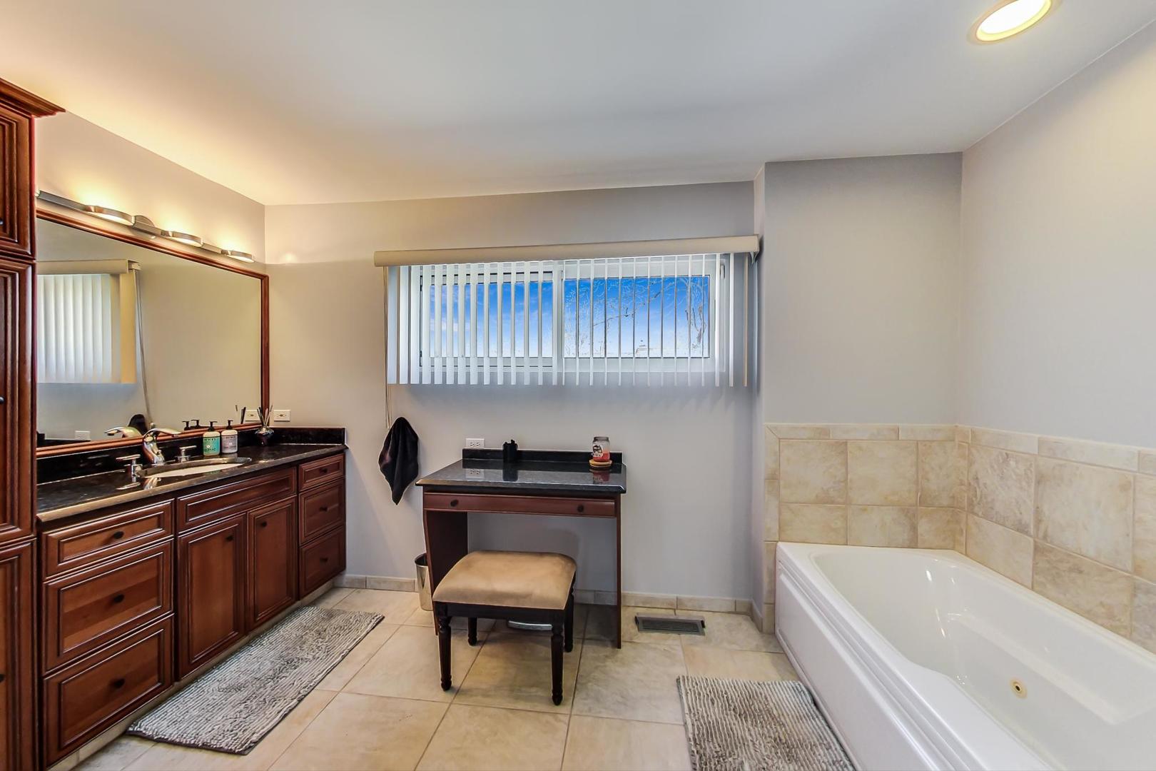 331 Milford Road Deerfield, IL 60015 - Photo 15 of 32