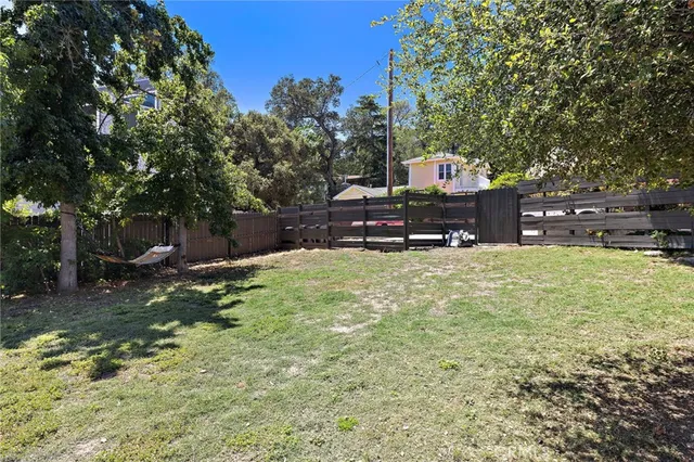 a view of a yard with a tree