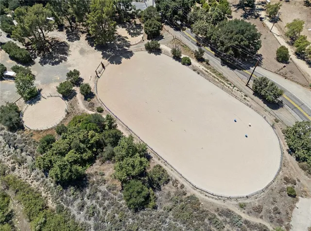 a big yard with lots of green space