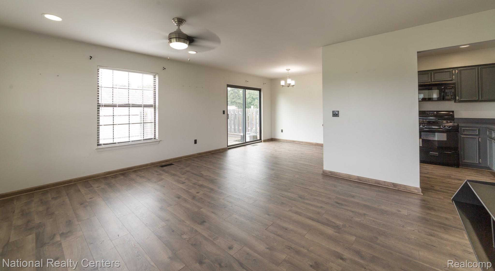 24056 Greenhill Road Warren, MI 48091 - Photo 4 of 19 _S0A7556.jpg