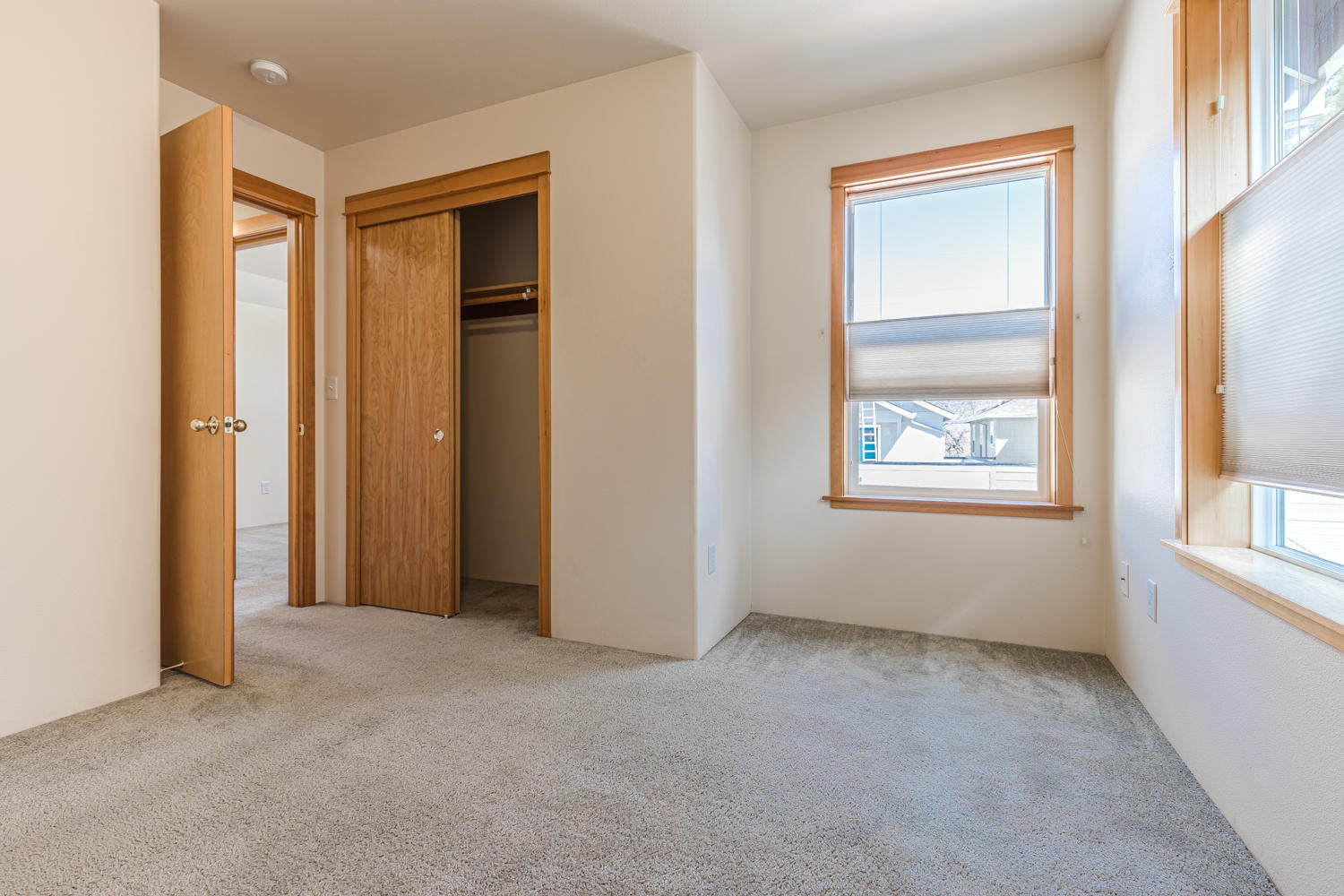 22 Logan Way Talent, OR 97540 - Photo 20 of 27 3rd bedroom with lots of natural light.