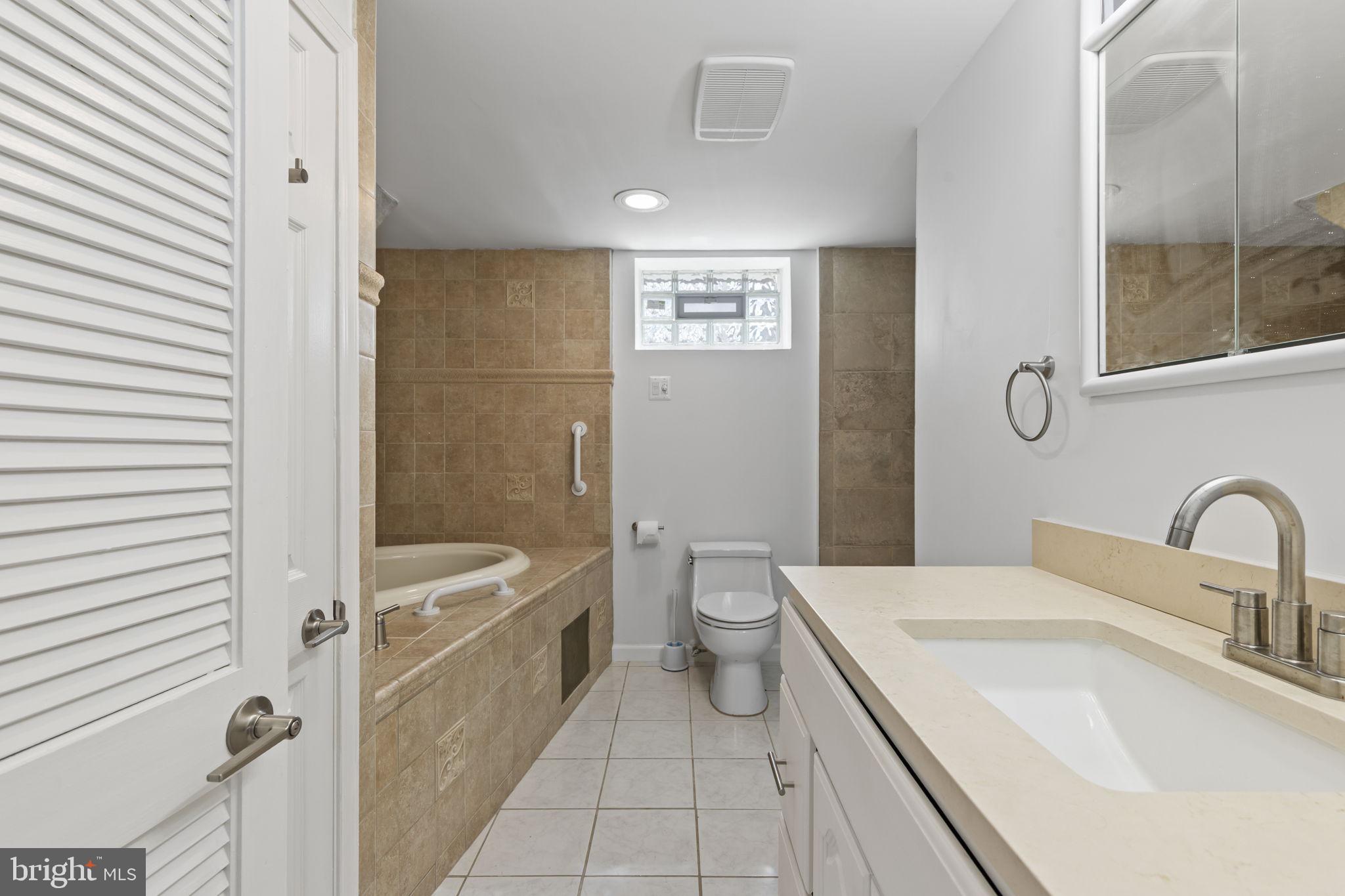 7212 Bay Front Road Baltimore, MD 21219 - Photo 24 of 37