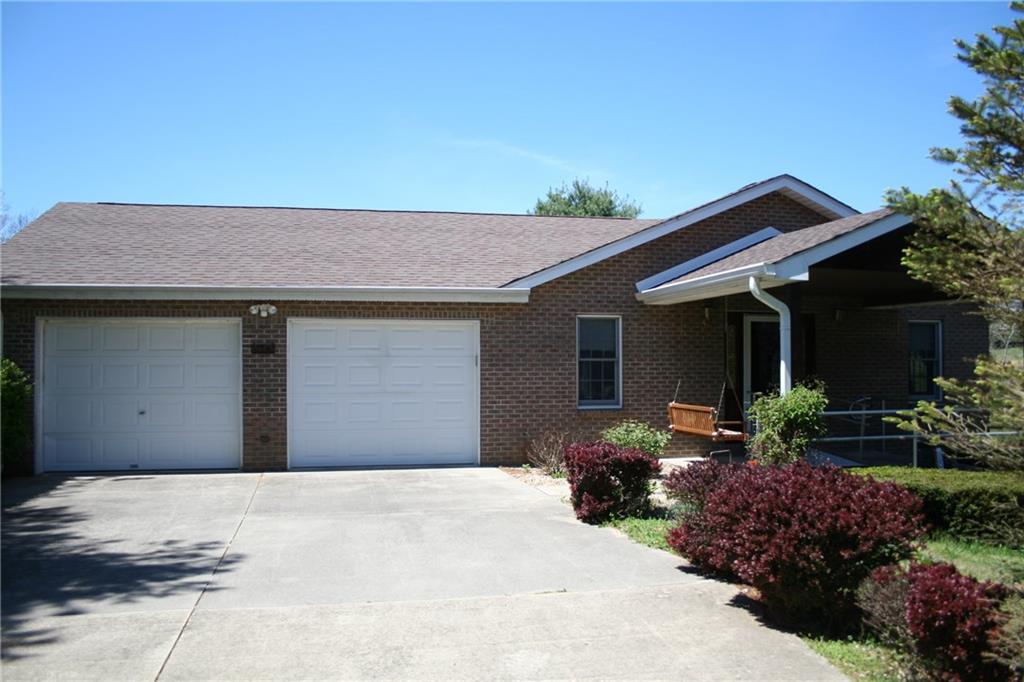 9044 Grandview Road Columbus, IN 47201 - Photo 1 of 17