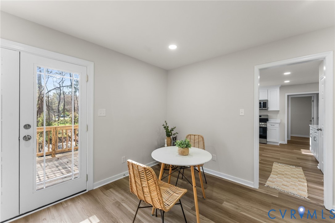 10209 Stonemill Road Henrico, VA 23233 - Photo 7 of 28 a bathroom with a sink and a mirror