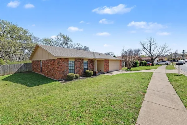 $325,000 | 2312 Chinaberry Drive, Bedford, TX 76021