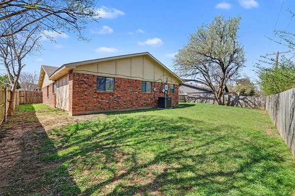 $325,000 | 2312 Chinaberry Drive, Bedford, TX 76021