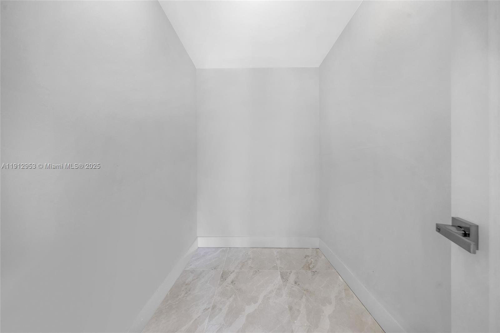 4500 Monroe Street Hollywood, FL 33021 - Photo 44 of 67 a view of a room