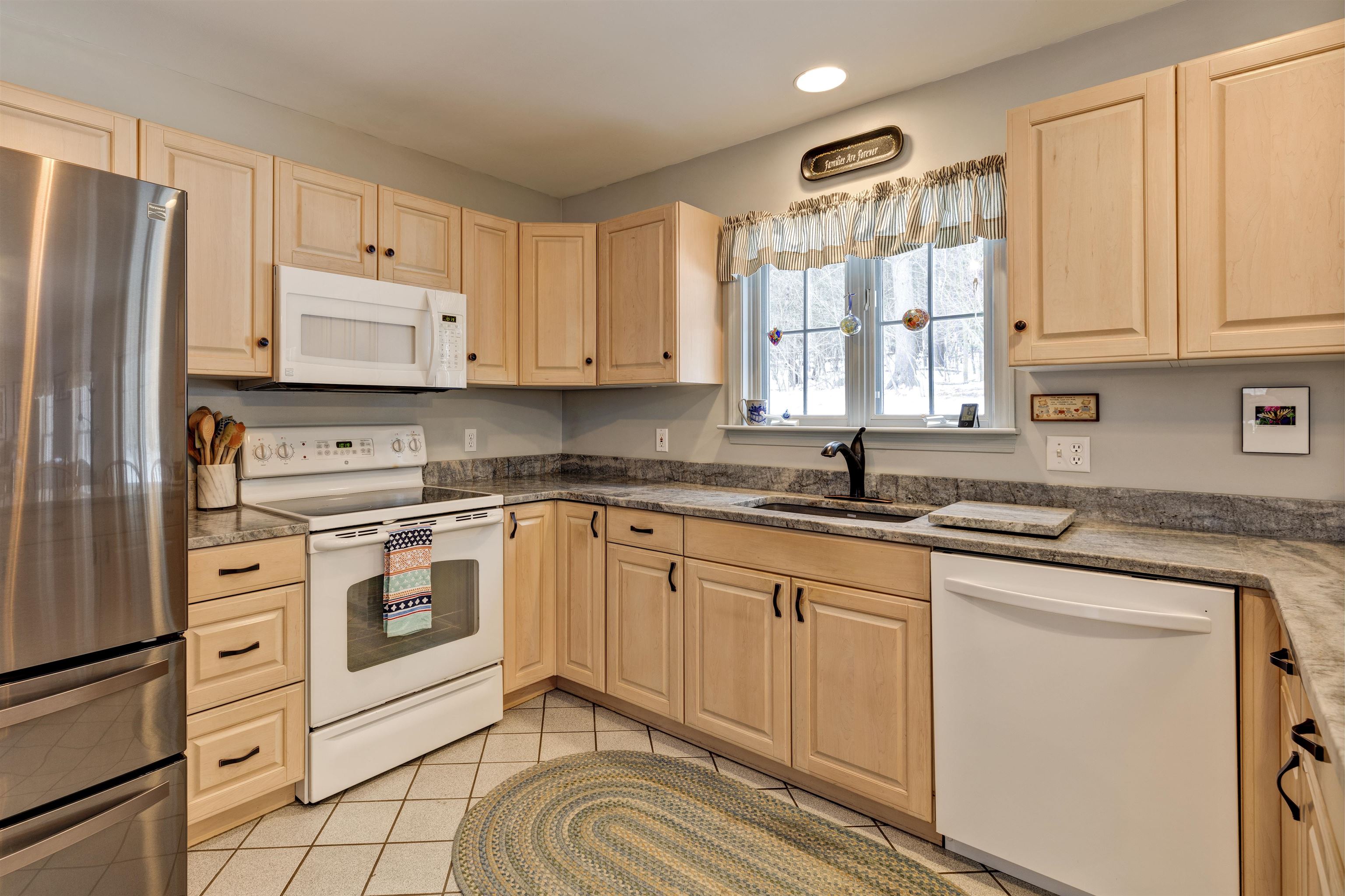 17 Hetzel Road Lebanon, NH 03766 - Photo 5 of 27 Gallery Image 5