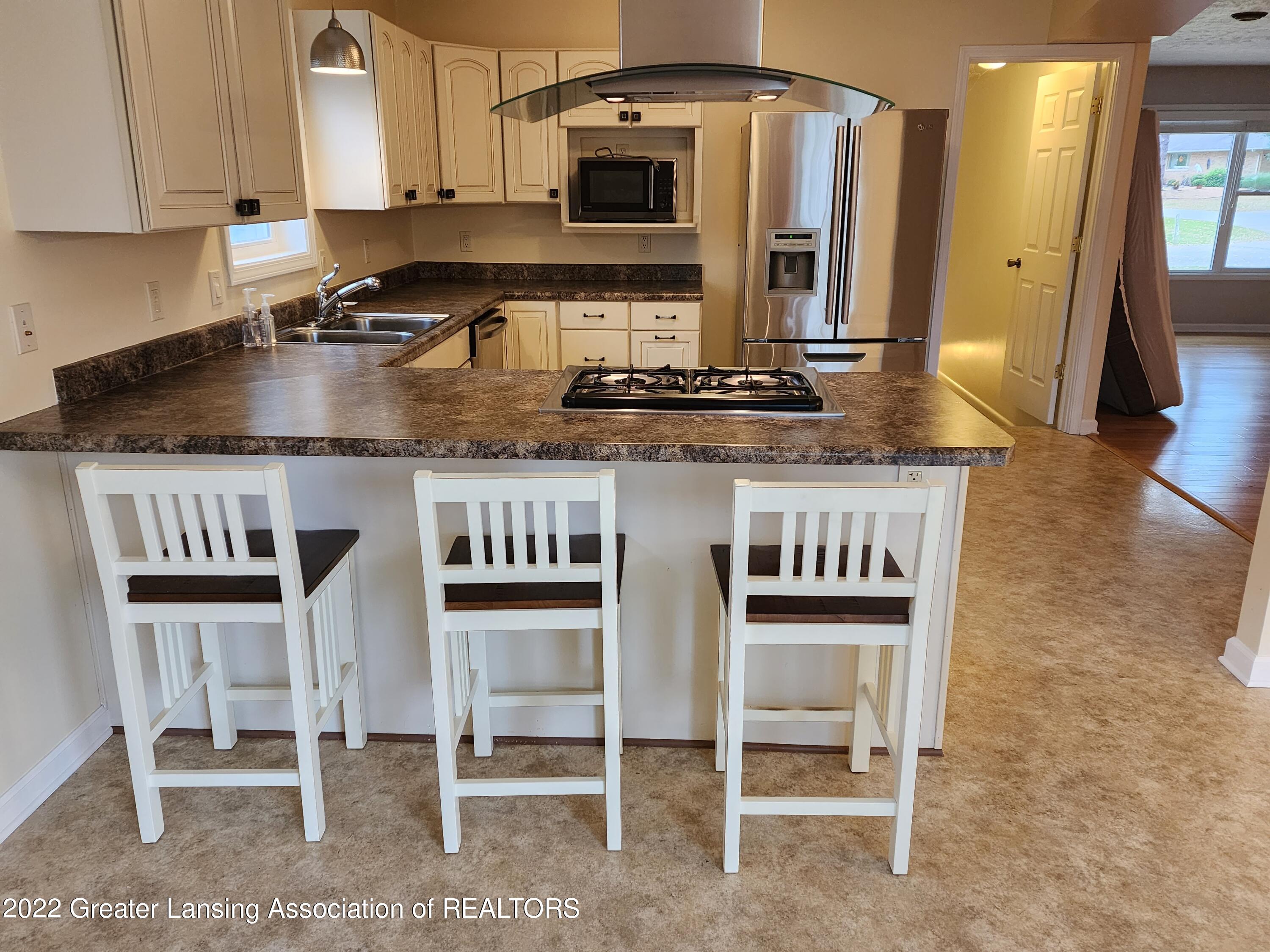 2305 Arlington Road Lansing, MI 48906 - Photo 9 of 30 Gourmet Kitchen