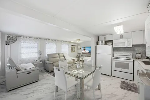 $425,000 | 21 Hibiscus Drive, Unit I, Briny Breezes, FL 33435