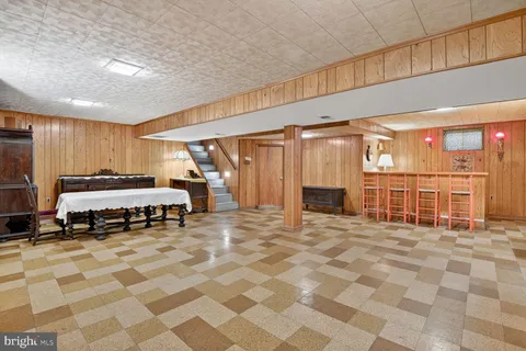 a view of a hall way with kitchen