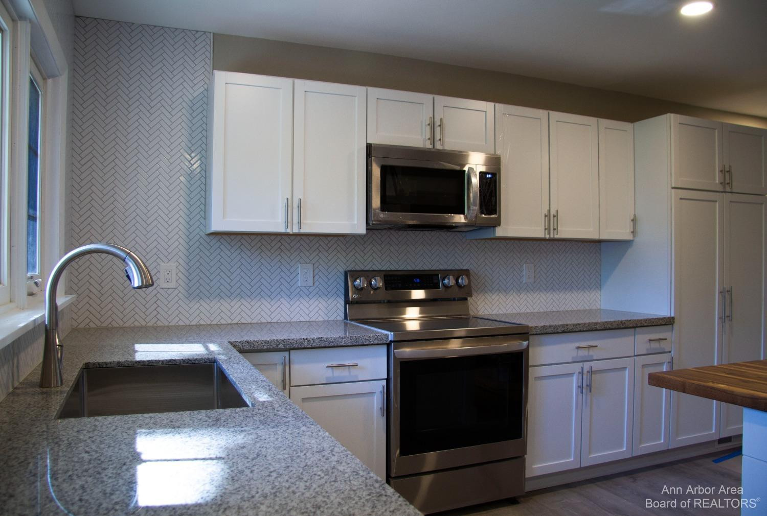 879 Lambkins Road Saline, MI 48176 - Photo 12 of 33 Photo 12