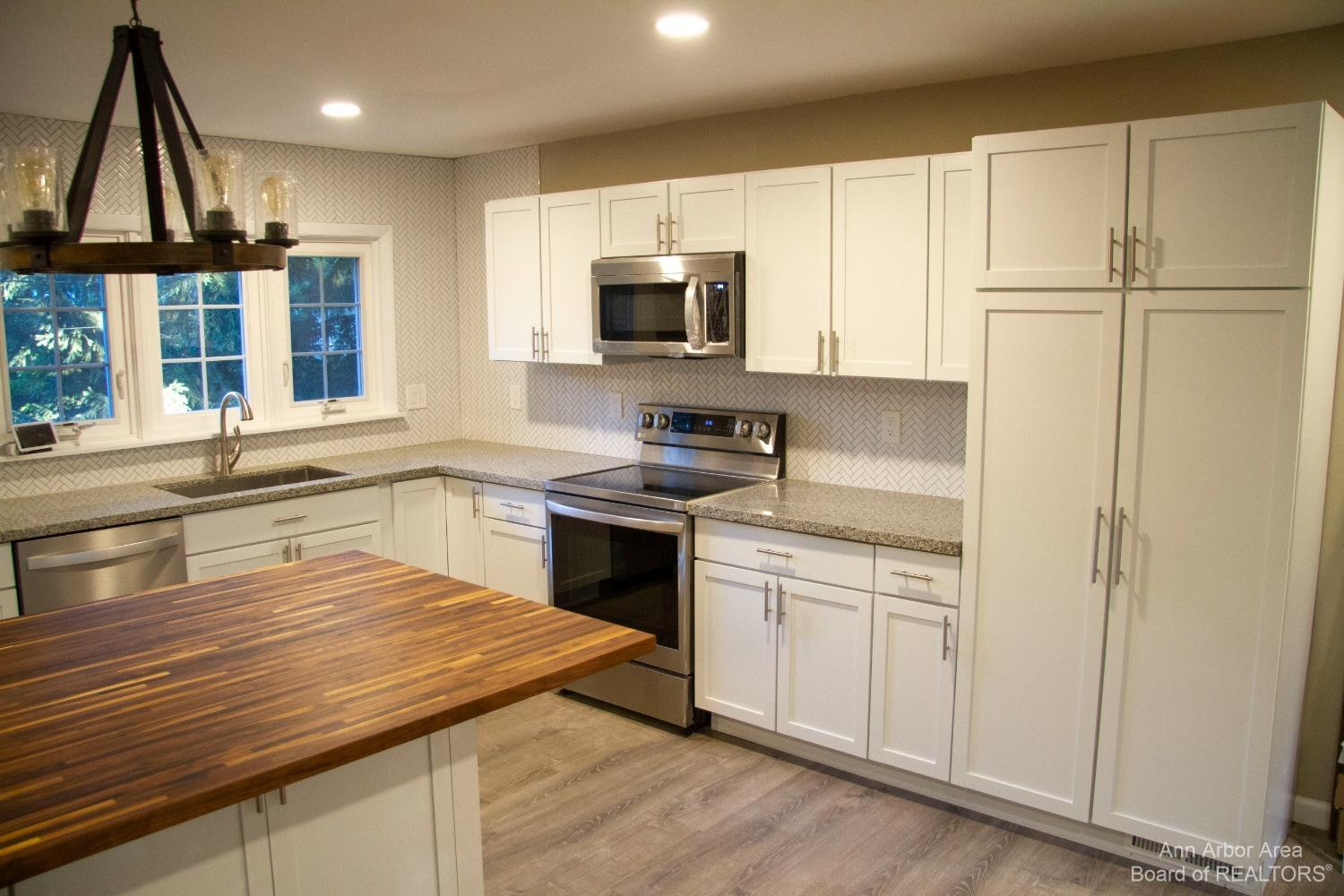 879 Lambkins Road Saline, MI 48176 - Photo 5 of 33 Photo 5