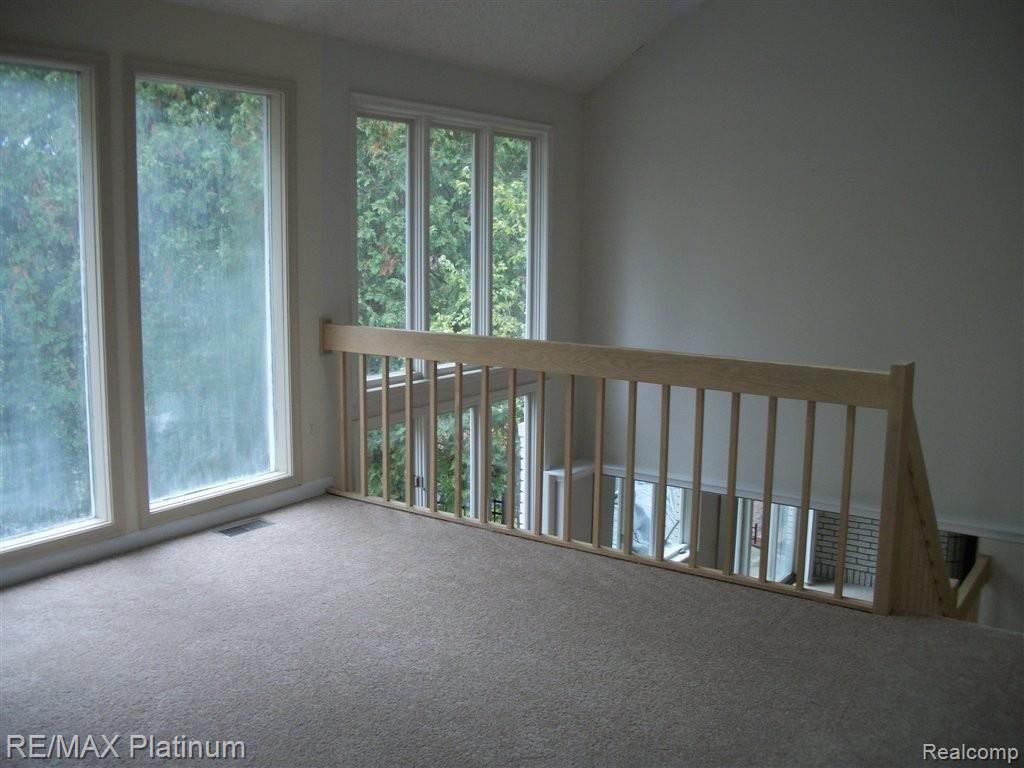 30959 Country Ridge Circle Farmington, MI 48331 - Photo 9 of 27 100_1609.JPG