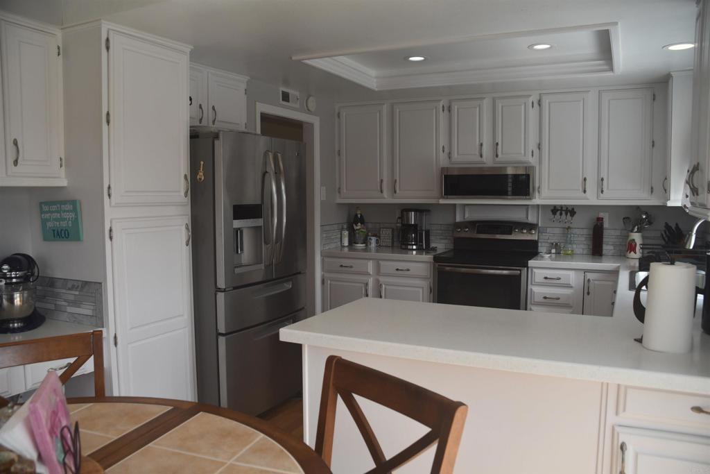 5436 Fairgreen Way Bonsall, CA 92003 - Photo 8 of 35